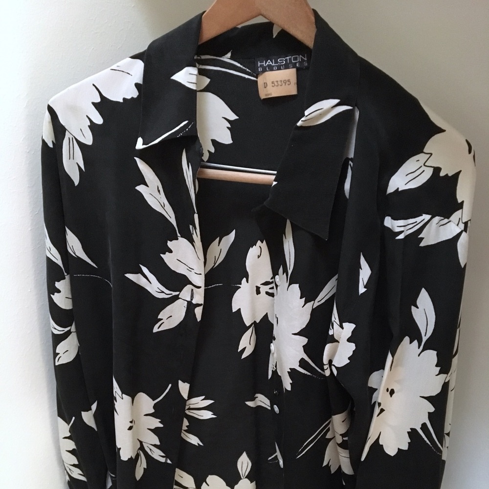 Halston Blouse - Black & White Floral - Button-up